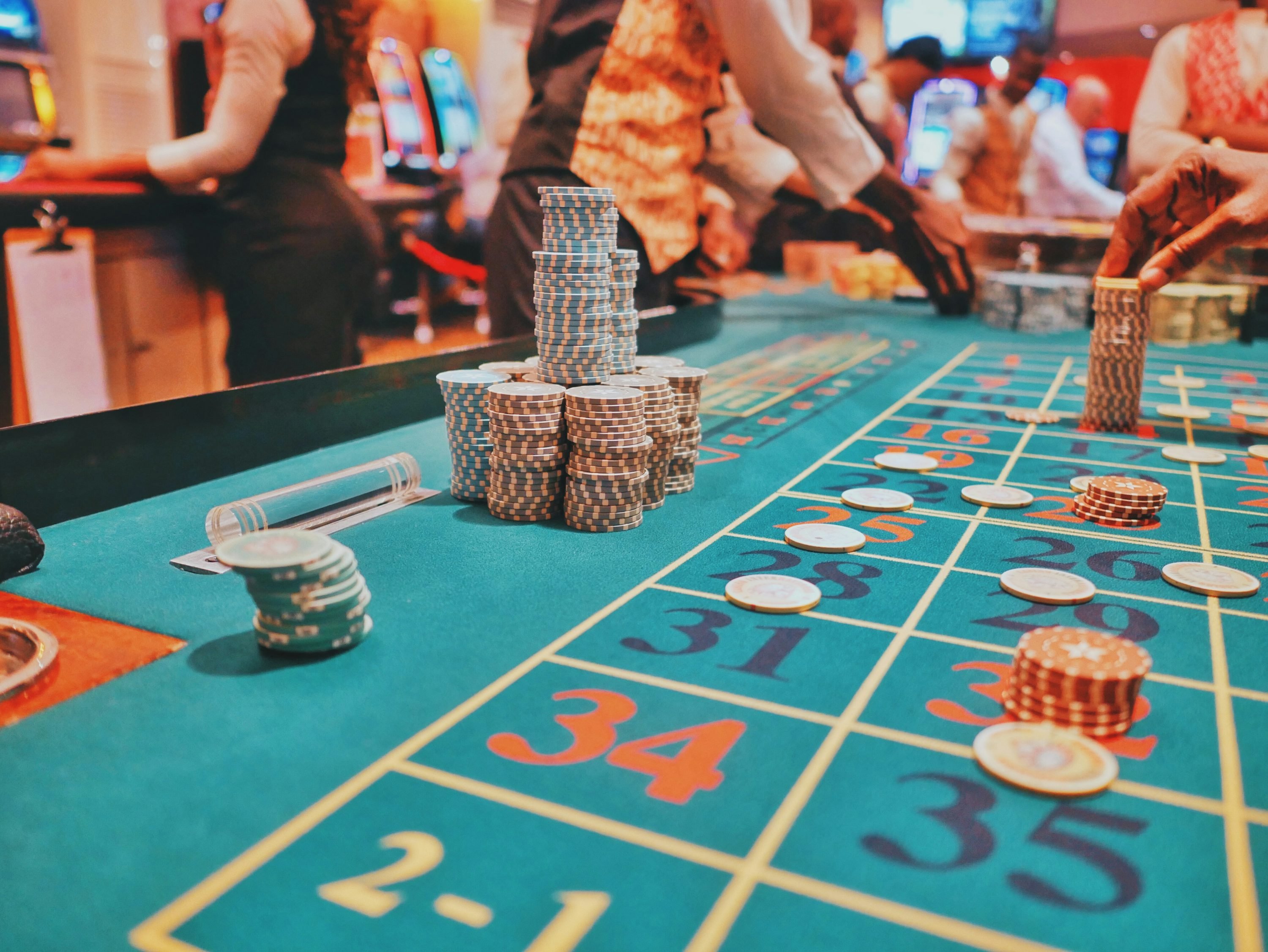 Hi Lo game tutorial screen showing basic rules and betting options for beginners